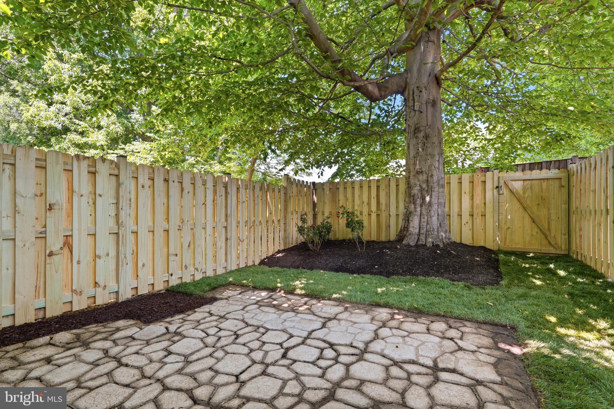 3682 Masthead Trail Triangle, VA 22172 - Photo 52 of 53 a garden view with iron fence