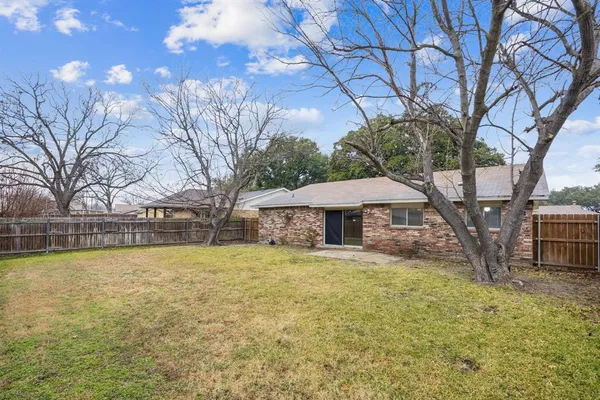 a view of house with a yard