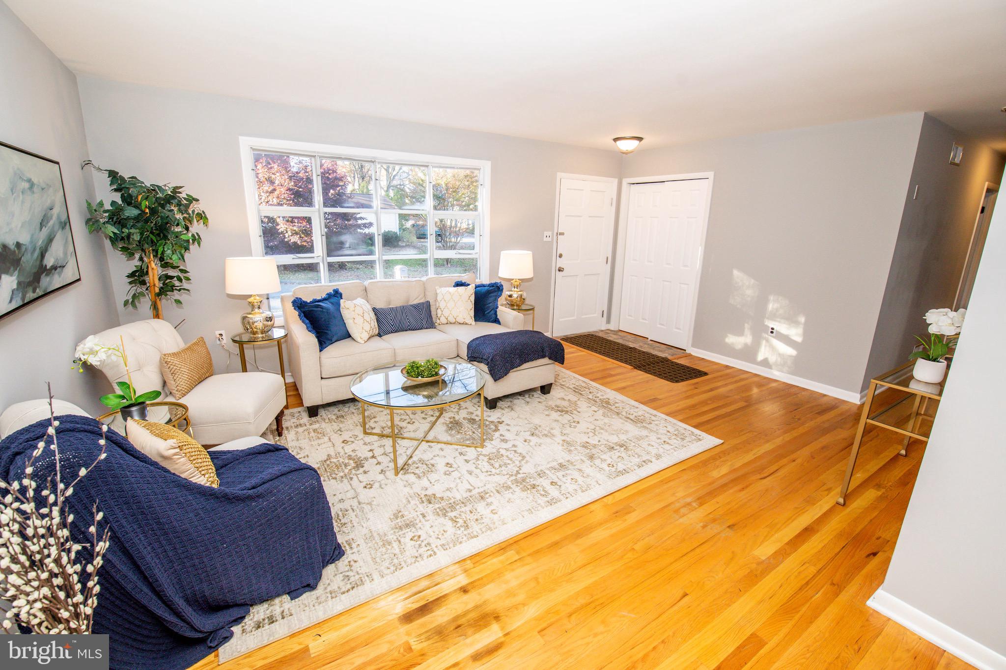 557 Manor Road Severna Park, MD 21146 - Photo 3 of 54 Living Room
