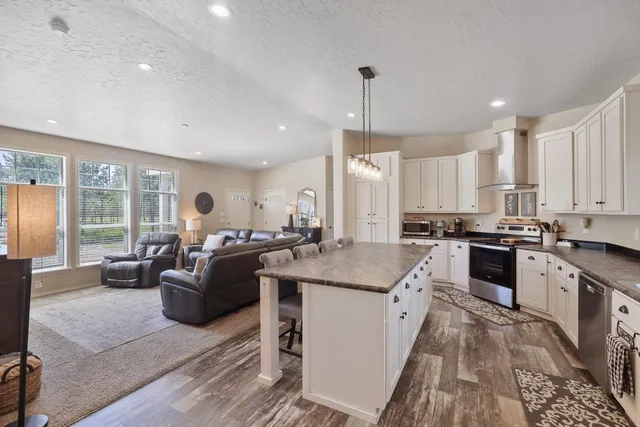 $570,000 | 1906 West Montgomery Road, Deer Park, WA 99006