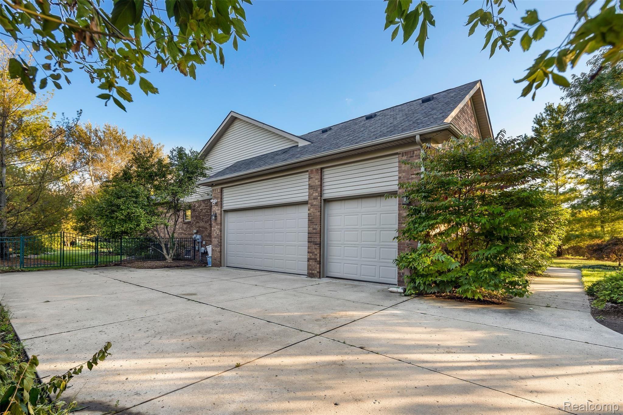 17651 Meridian Road Grosse Ile, MI 48138 - Photo 4 of 52 XA9A0116 Output.jpg