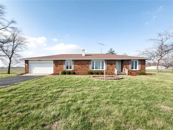 $190,000 | 1376 East 1050th Avenue, Oblong, IL 62449