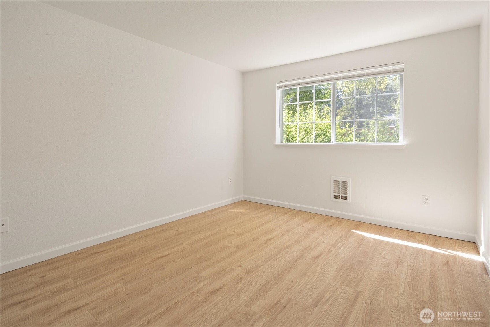 23319 Cedar Way, Unit K105 Mountlake Terrace, WA 98043 - Photo 14 of 28