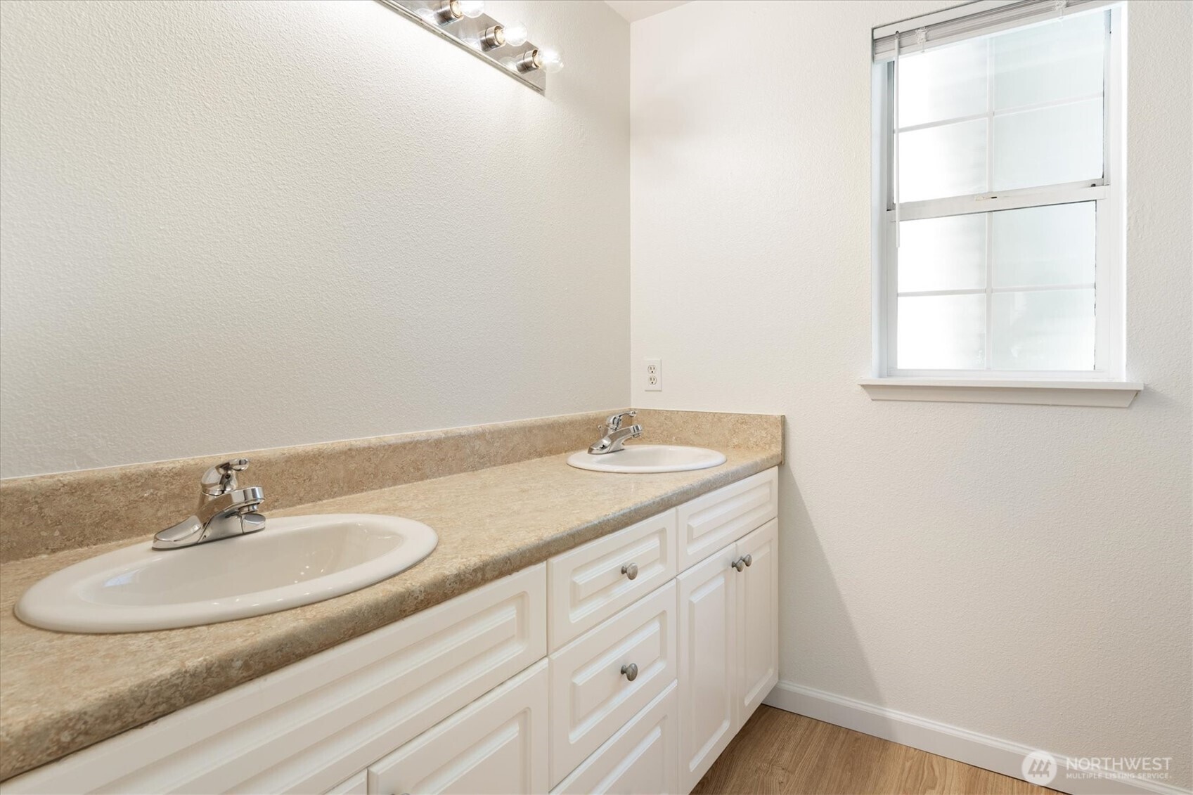 23319 Cedar Way, Unit K105 Mountlake Terrace, WA 98043 - Photo 15 of 28