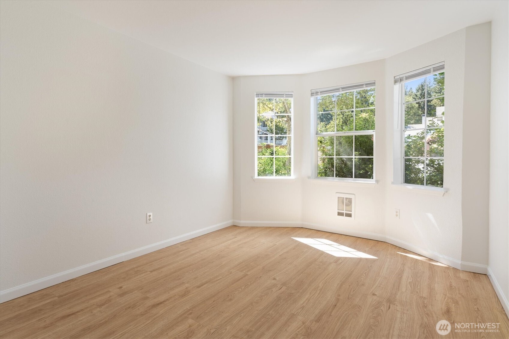 23319 Cedar Way, Unit K105 Mountlake Terrace, WA 98043 - Photo 18 of 28