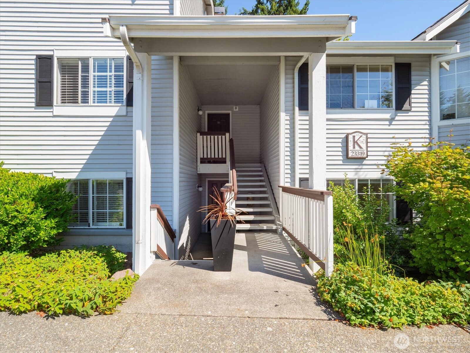 23319 Cedar Way, Unit K105 Mountlake Terrace, WA 98043 - Photo 3 of 28