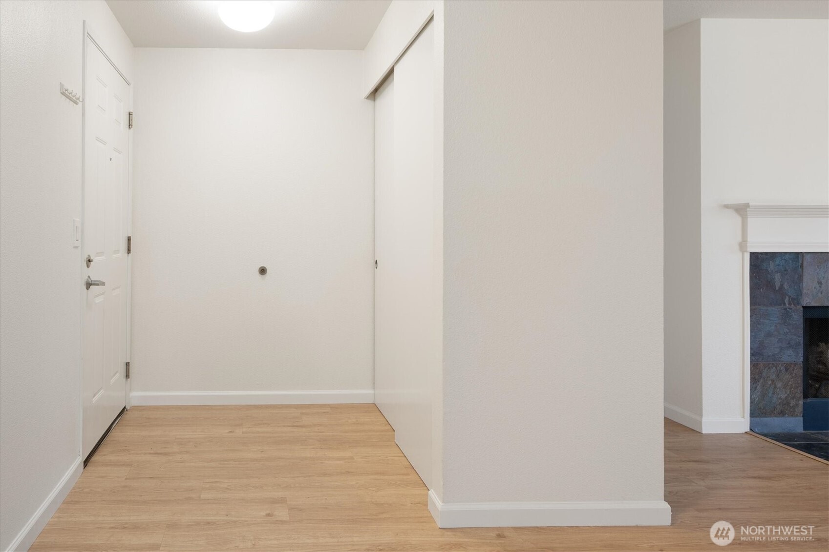 23319 Cedar Way, Unit K105 Mountlake Terrace, WA 98043 - Photo 4 of 28