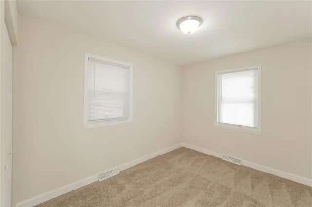 $2,340 | 1109 Northeast Columbus Street, Lee's Summit, MO 64086