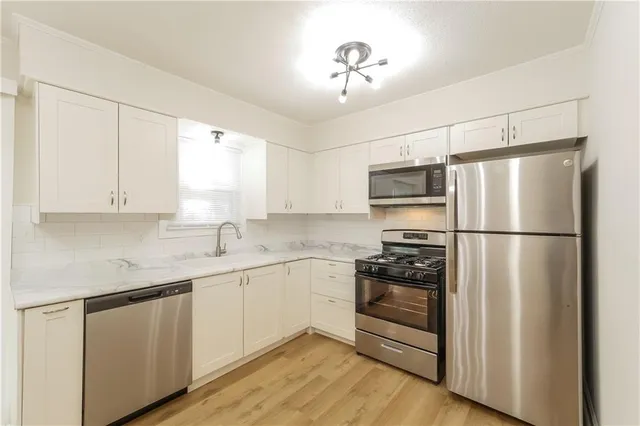 $2,340 | 1109 Northeast Columbus Street, Lee's Summit, MO 64086