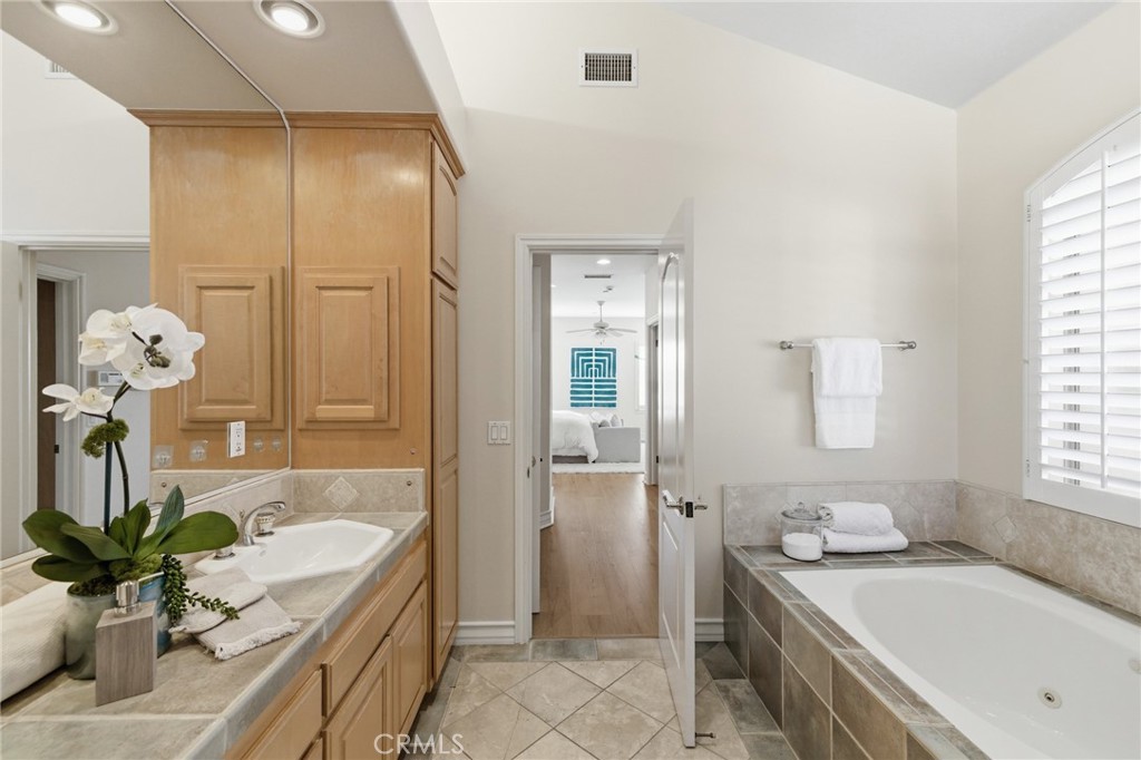 2409 Ruhland Avenue, Unit B Redondo Beach, CA 90278 - Photo 51 of 66