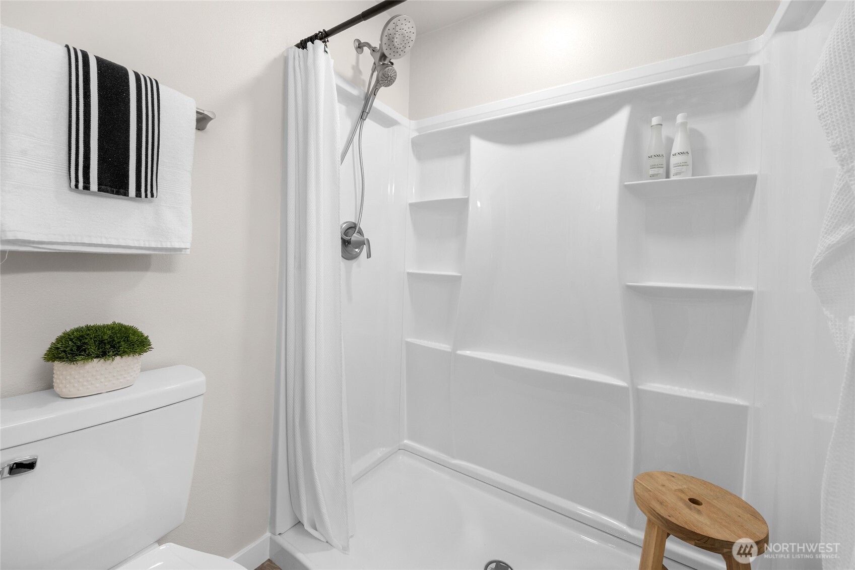 7031 Northeast 175th Street, Unit 33 Kenmore, WA 98028 - Photo 7 of 15