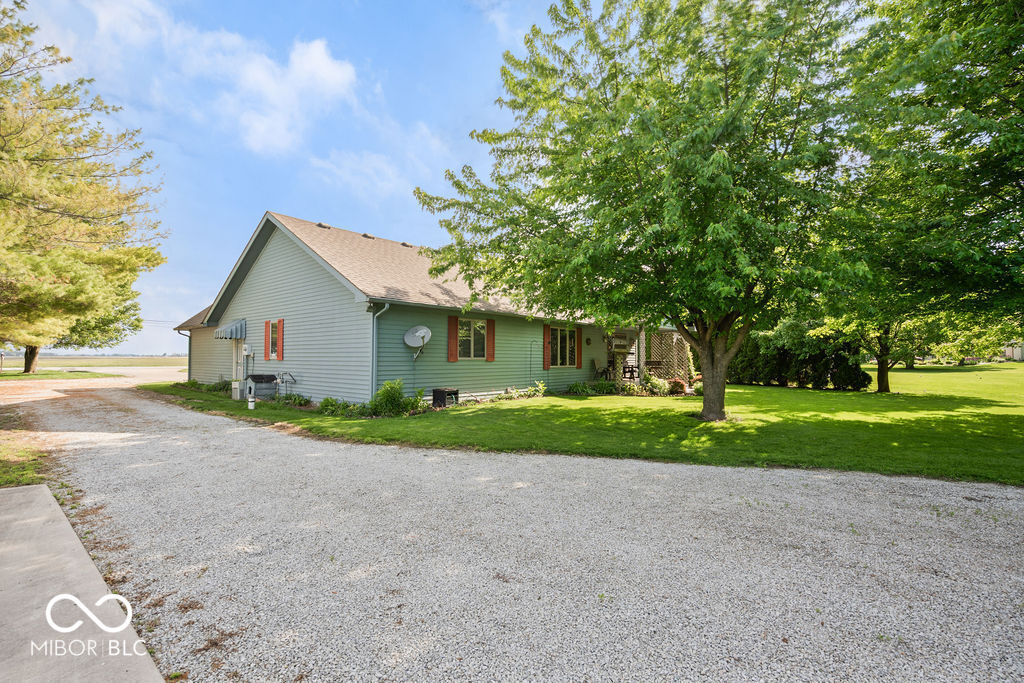1597 West Division Road Tipton, IN 46072 - Photo 8 of 28 Gallery Image 8