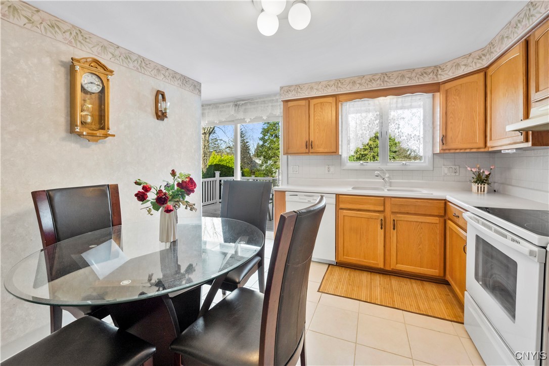 7444 Thunderbird Road Clay, NY 13088 - Photo 13 of 35