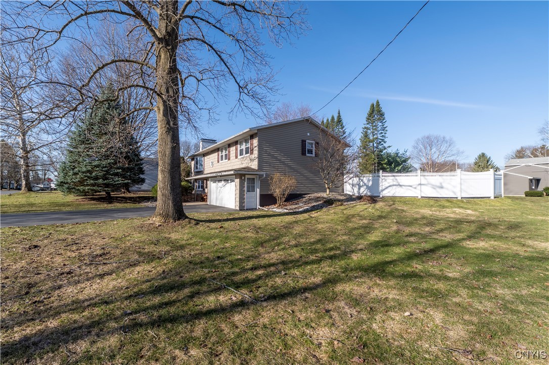 7444 Thunderbird Road Clay, NY 13088 - Photo 4 of 35