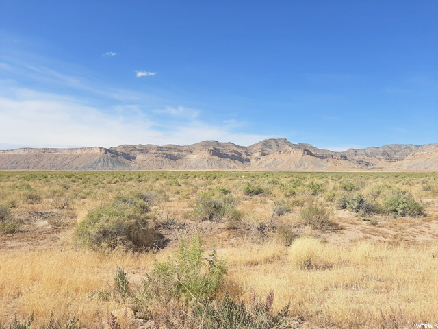 20 Thompson Area Road Green River, UT 84525 - Photo 4 of 18 View looking west.
