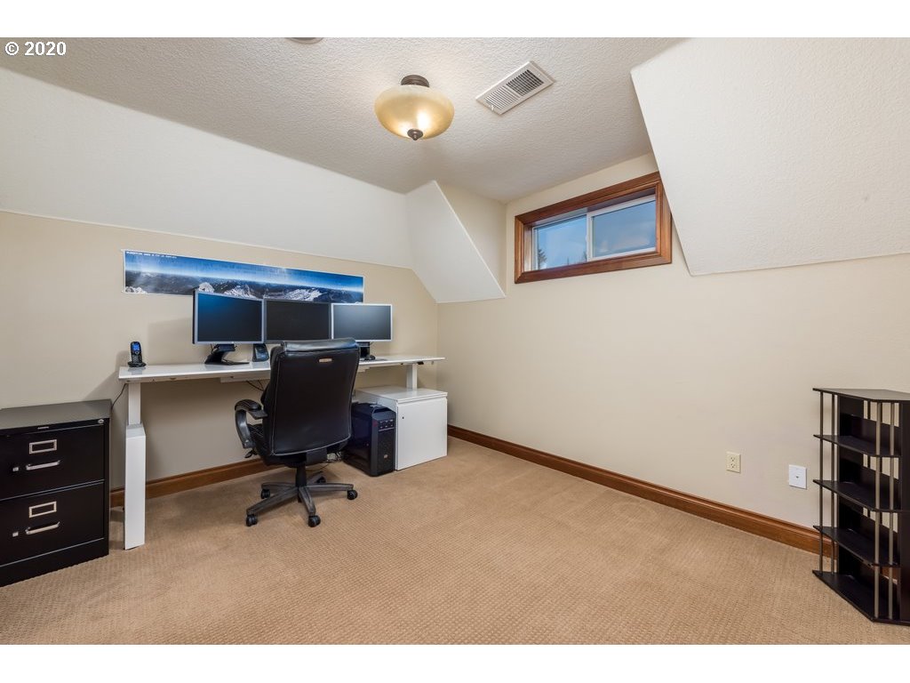 17281 South Burk Road Beavercreek, OR 97004 - Photo 21 of 32 Gallery Image 21
