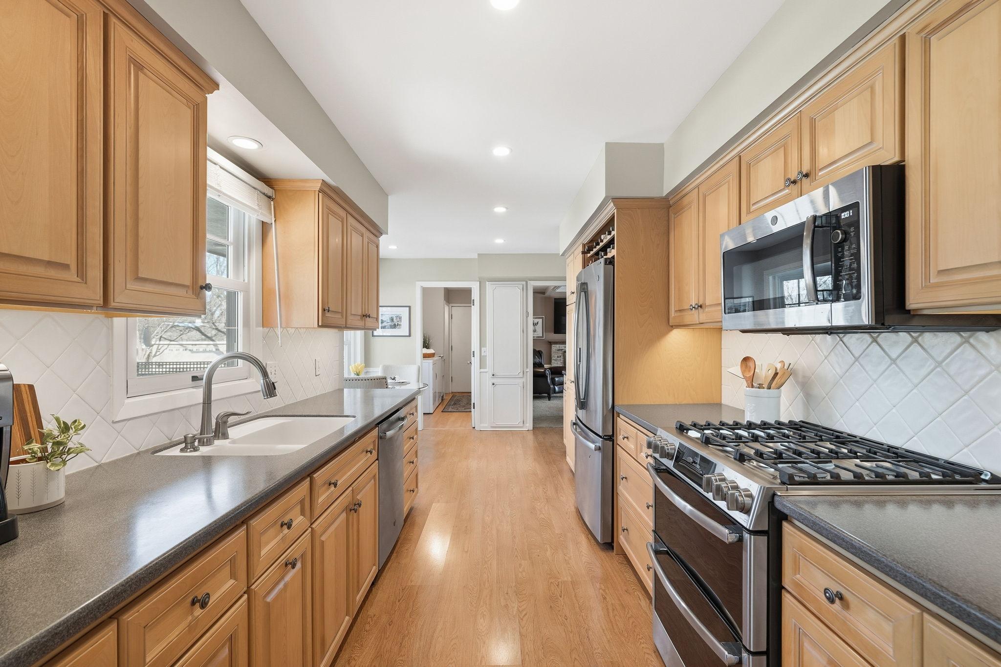 2741 Zane Avenue North Crystal, MN 55422 - Photo 6 of 34