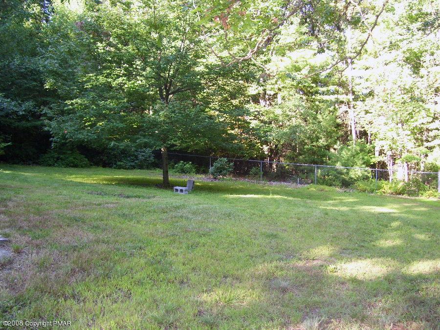1611 Pine Ridge Lane Effort, PA 18330 - Photo 3 of 12 Yard