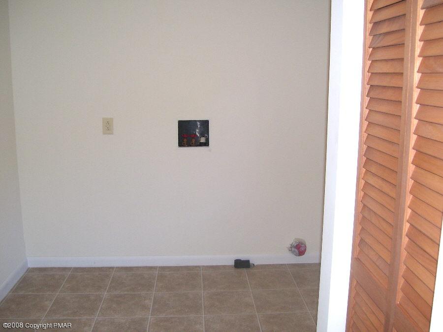 1611 Pine Ridge Lane Effort, PA 18330 - Photo 8 of 12 Utility room