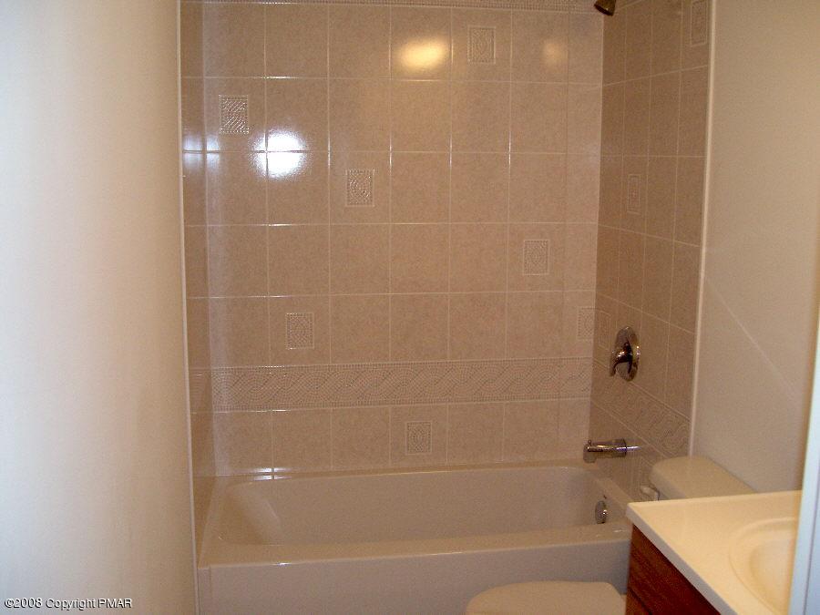 1611 Pine Ridge Lane Effort, PA 18330 - Photo 10 of 12 2nd bath