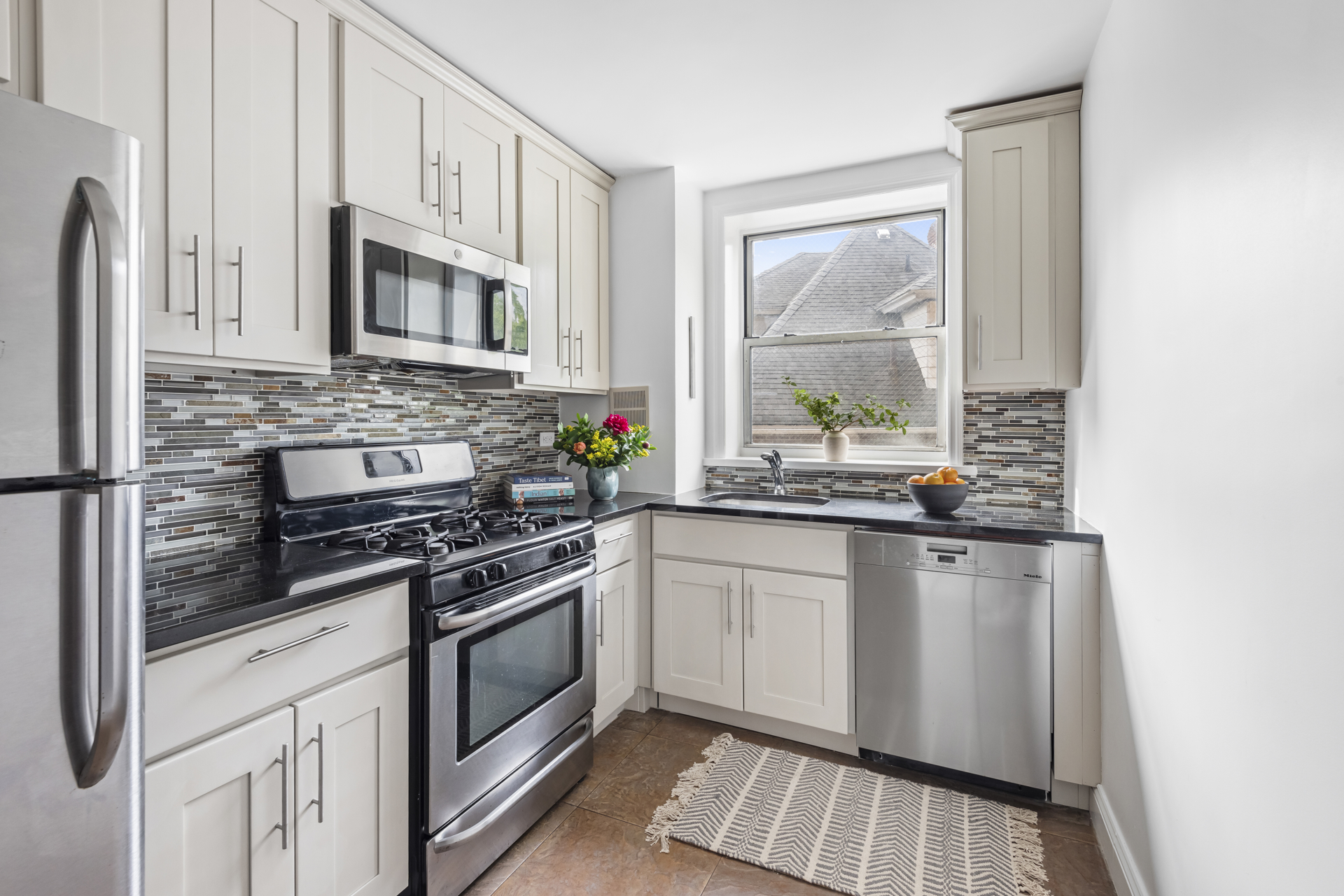 415 Argyle Road, Unit 3E Brooklyn, NY 11218 - Photo 7 of 9