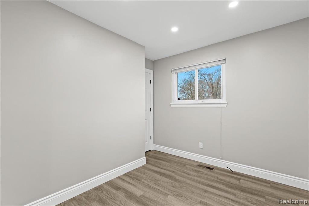 2627 Longview Avenue Rochester, MI 48307 - Photo 19 of 35