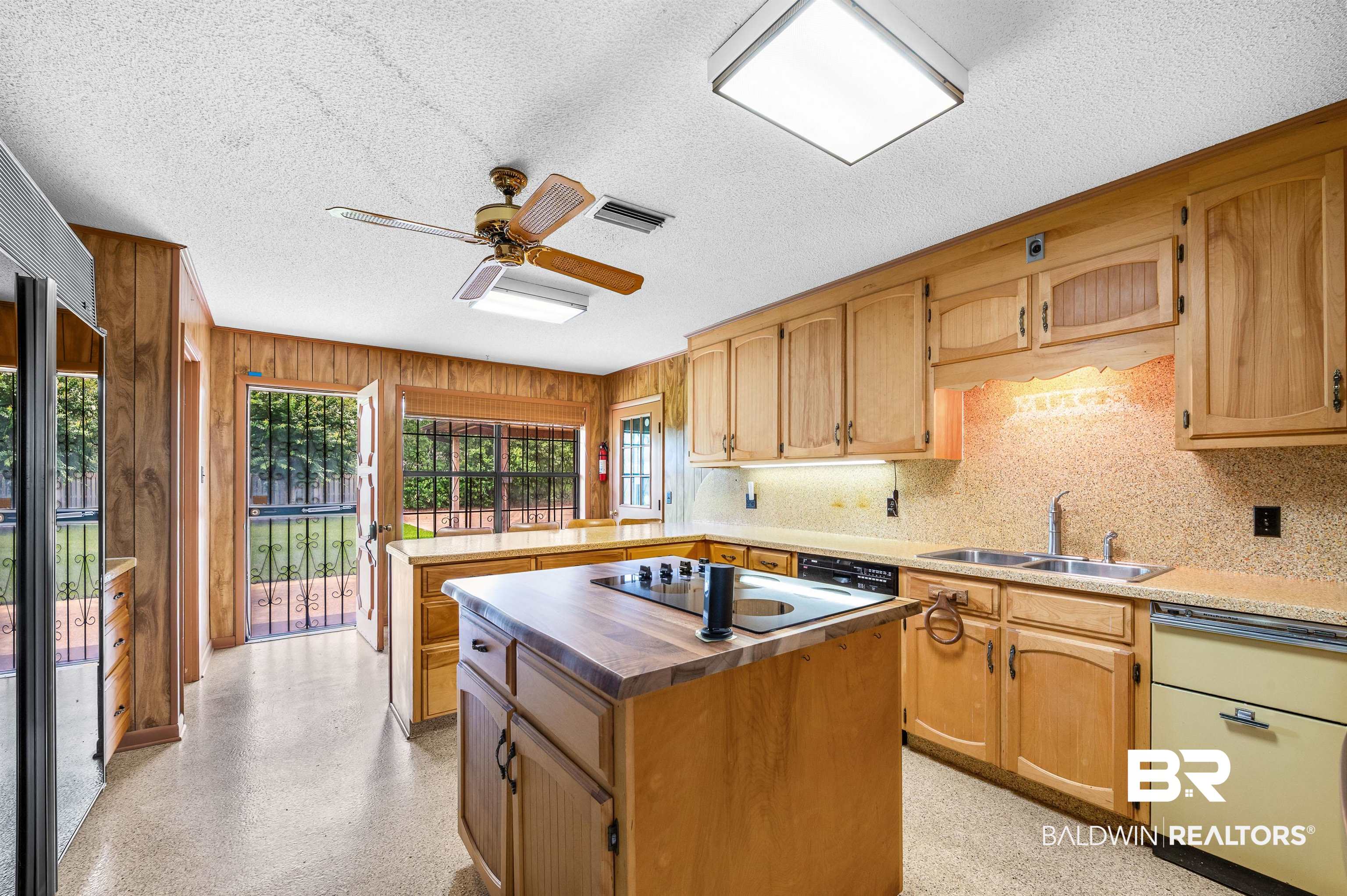 610 East Walker Avenue Foley, AL 36535 - Photo 17 of 38 Kitchen featuring black electric cooktop, a textured ceiling, a peninsula, ceiling fan, and a center island
