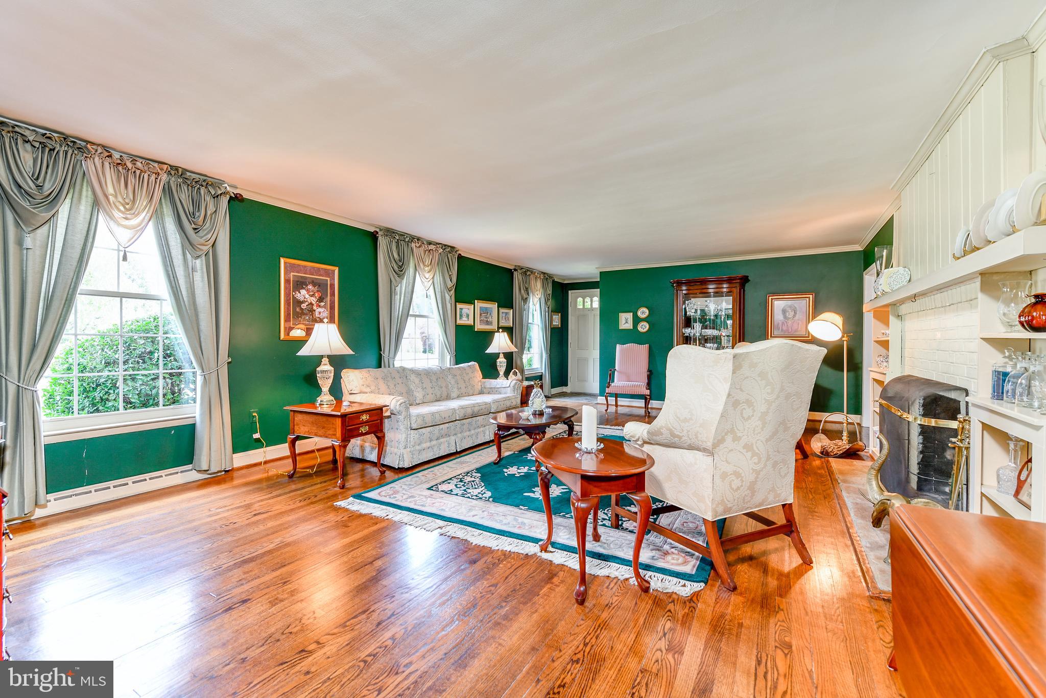8212 Tally Ho Road Lutherville-Timonium, MD 21093 - Photo 5 of 42 Large windows for amazing natural light