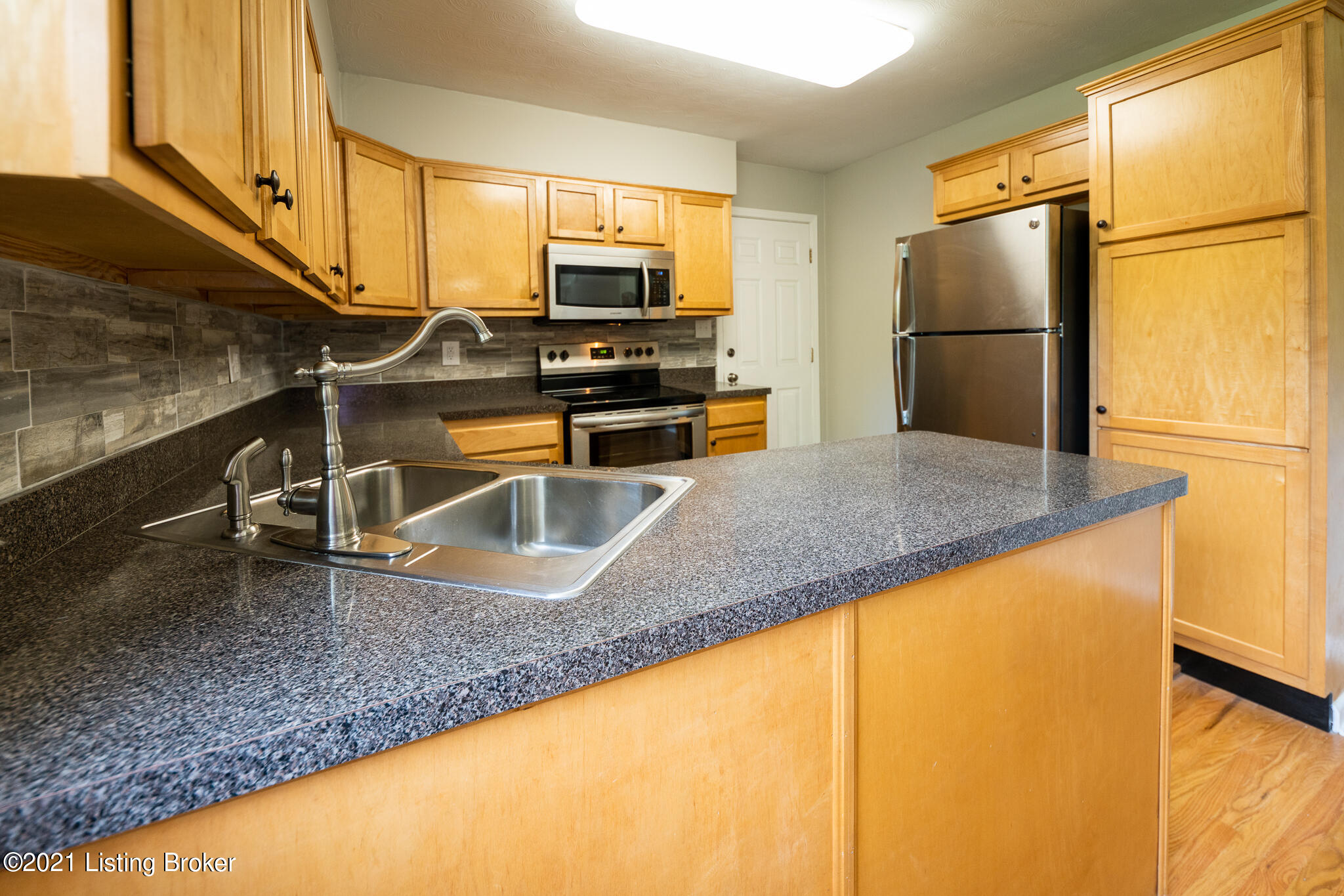 8904 Terry Road Louisville, KY 40258 - Photo 5 of 38 DSC00534