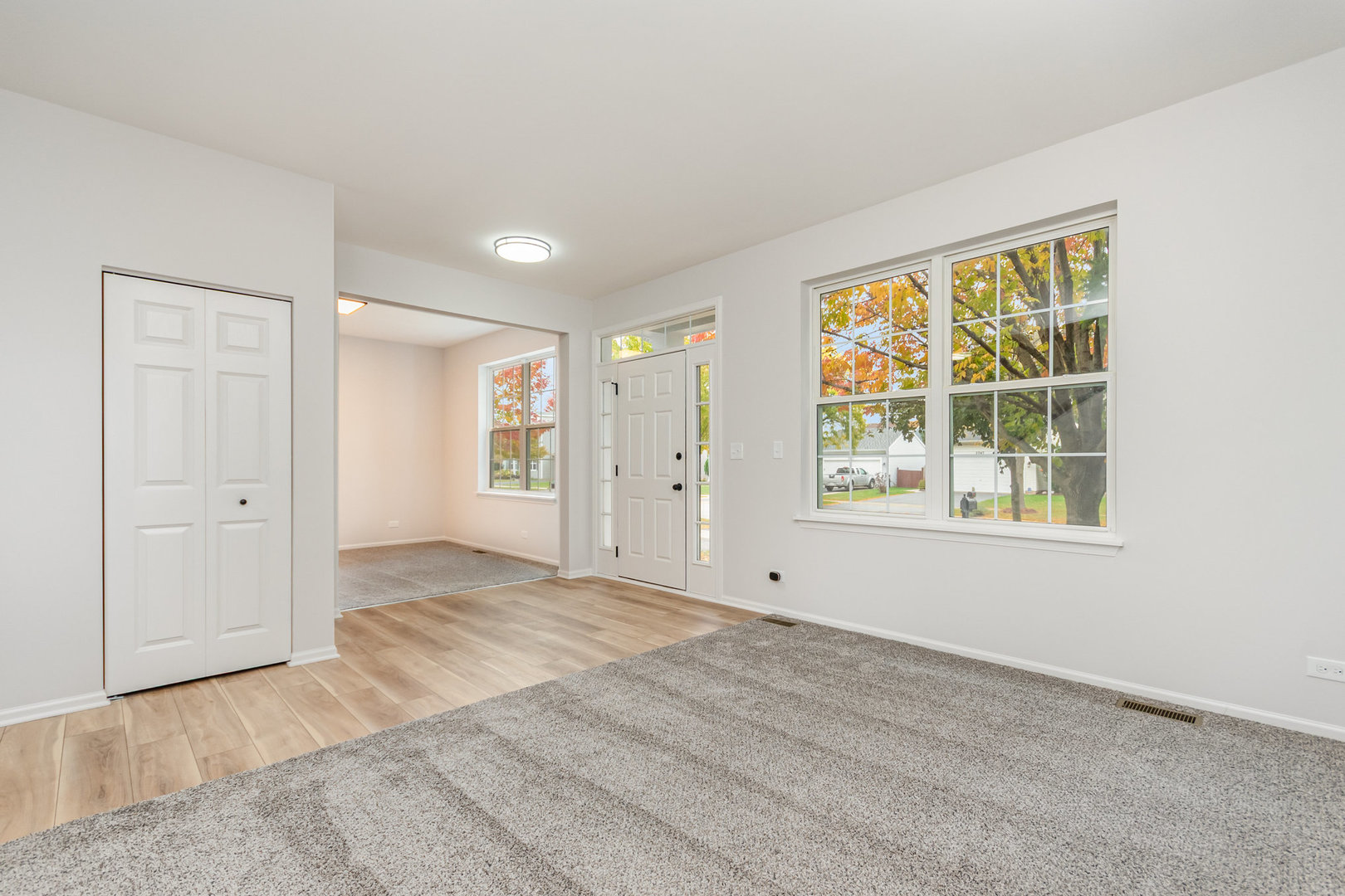 2746 Hillsboro Boulevard Aurora, IL 60503 - Photo 3 of 26