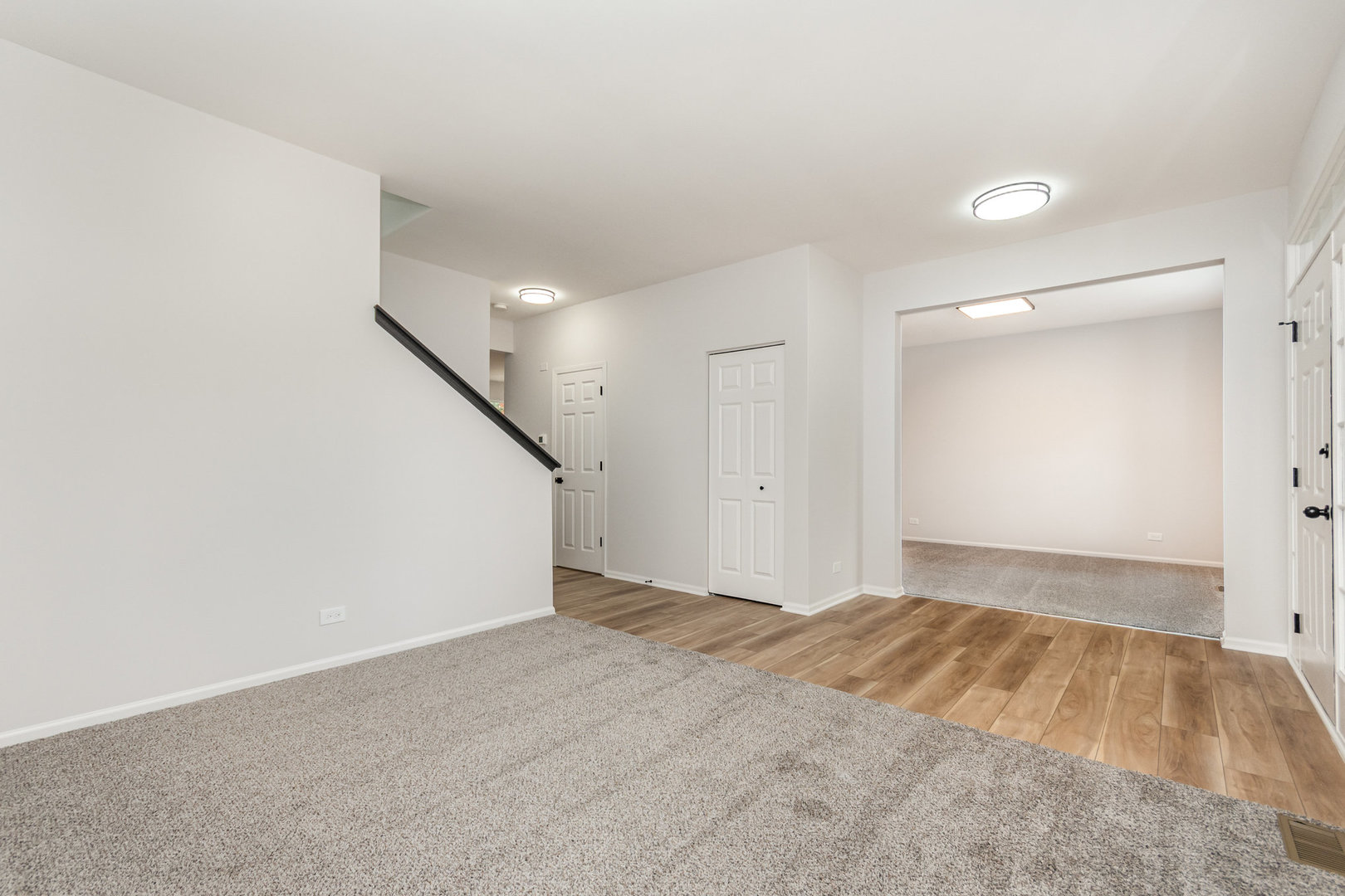 2746 Hillsboro Boulevard Aurora, IL 60503 - Photo 4 of 26