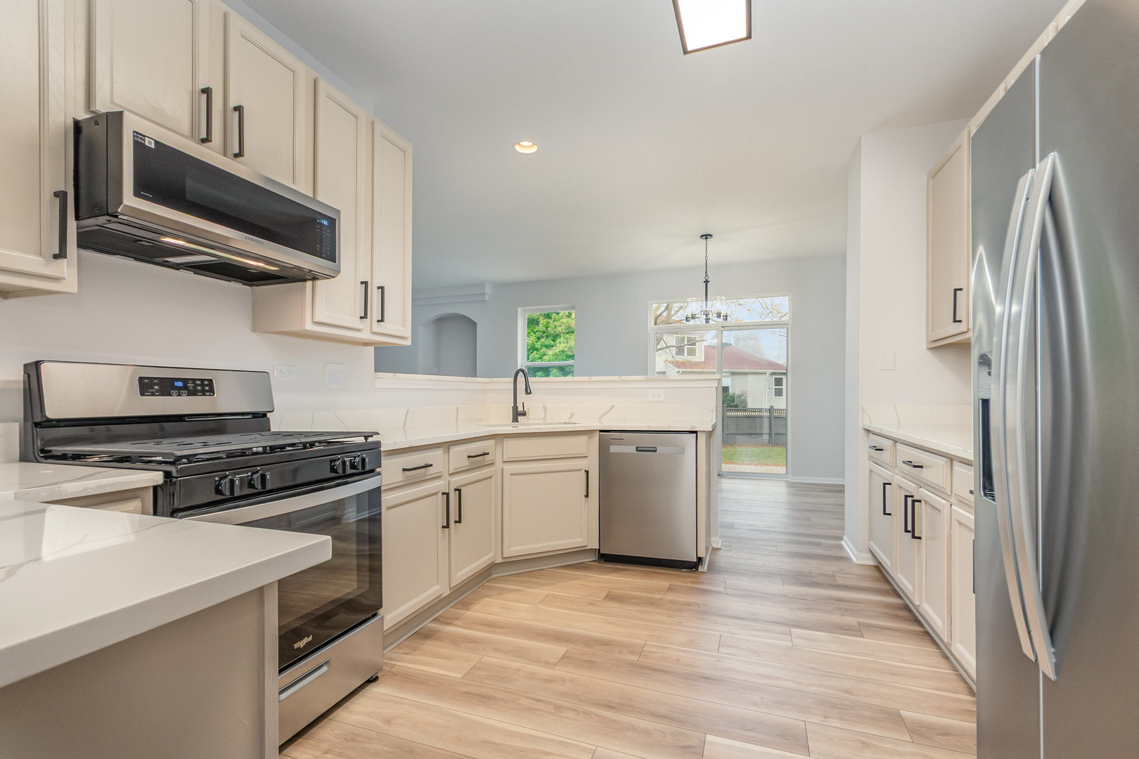 2746 Hillsboro Boulevard Aurora, IL 60503 - Photo 7 of 26