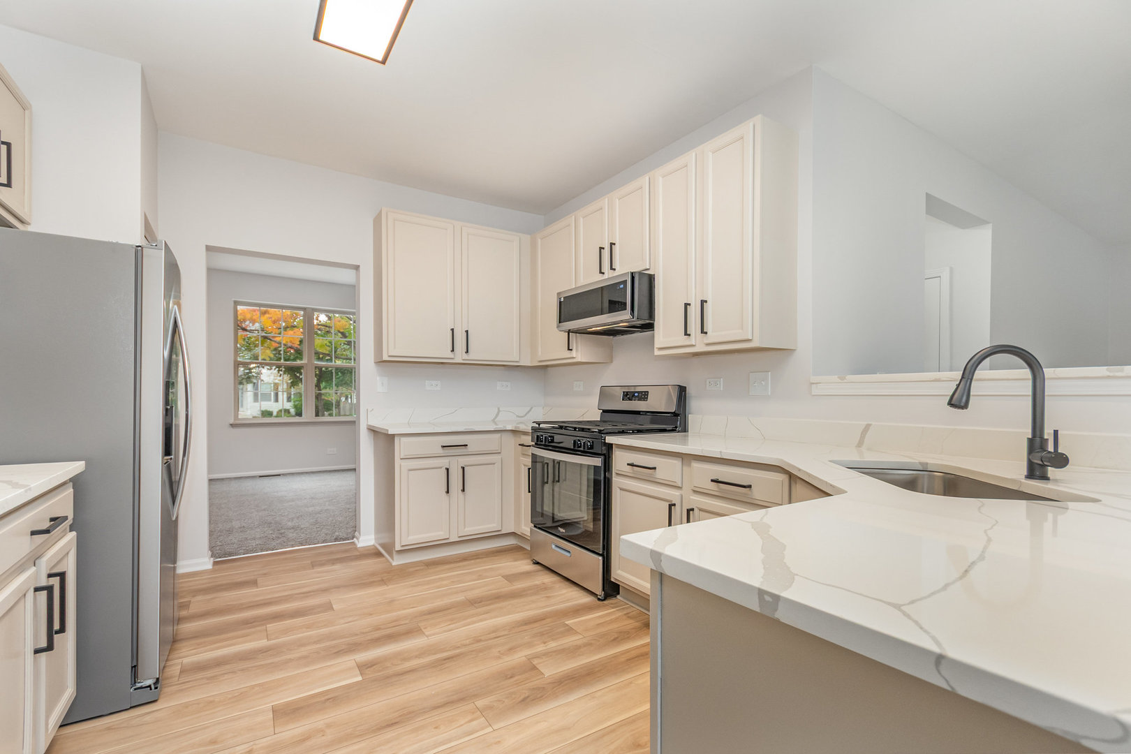 2746 Hillsboro Boulevard Aurora, IL 60503 - Photo 8 of 26