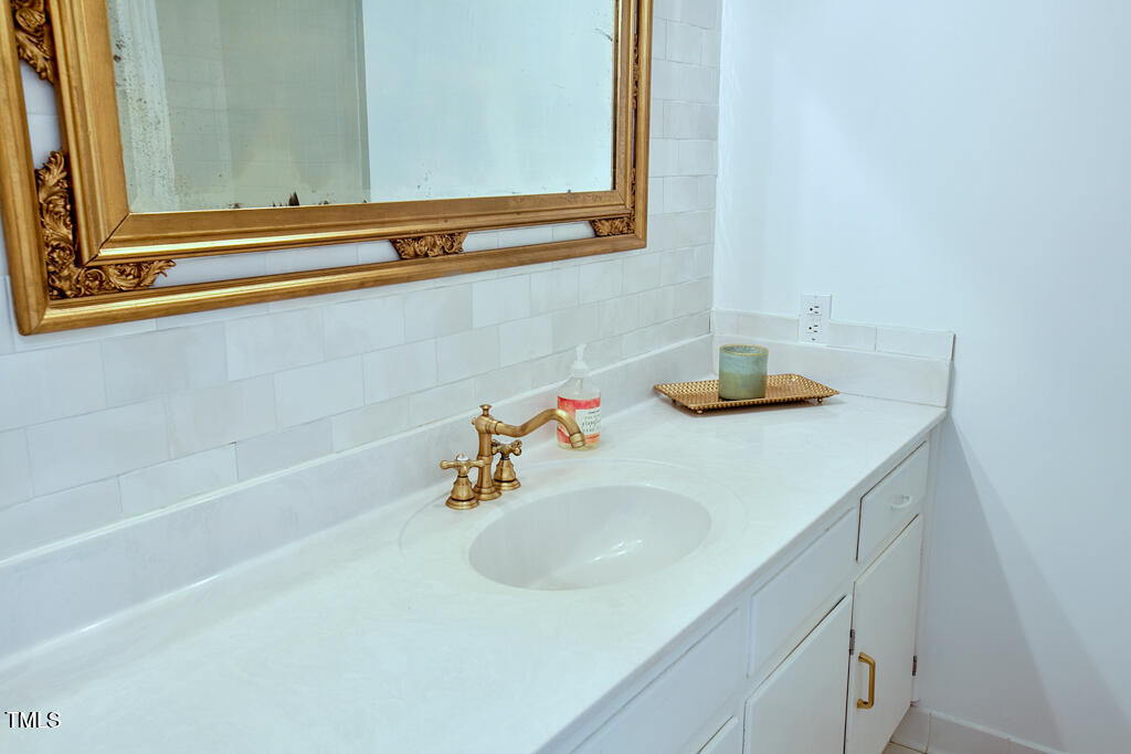 4732 Rembert Drive Raleigh, NC 27612 - Photo 18 of 52 MLS_4732_Rembert-16