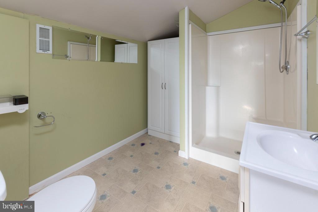 1402 Peverly Road Abingdon, MD 21009 - Photo 18 of 24 Large owners bath with shower