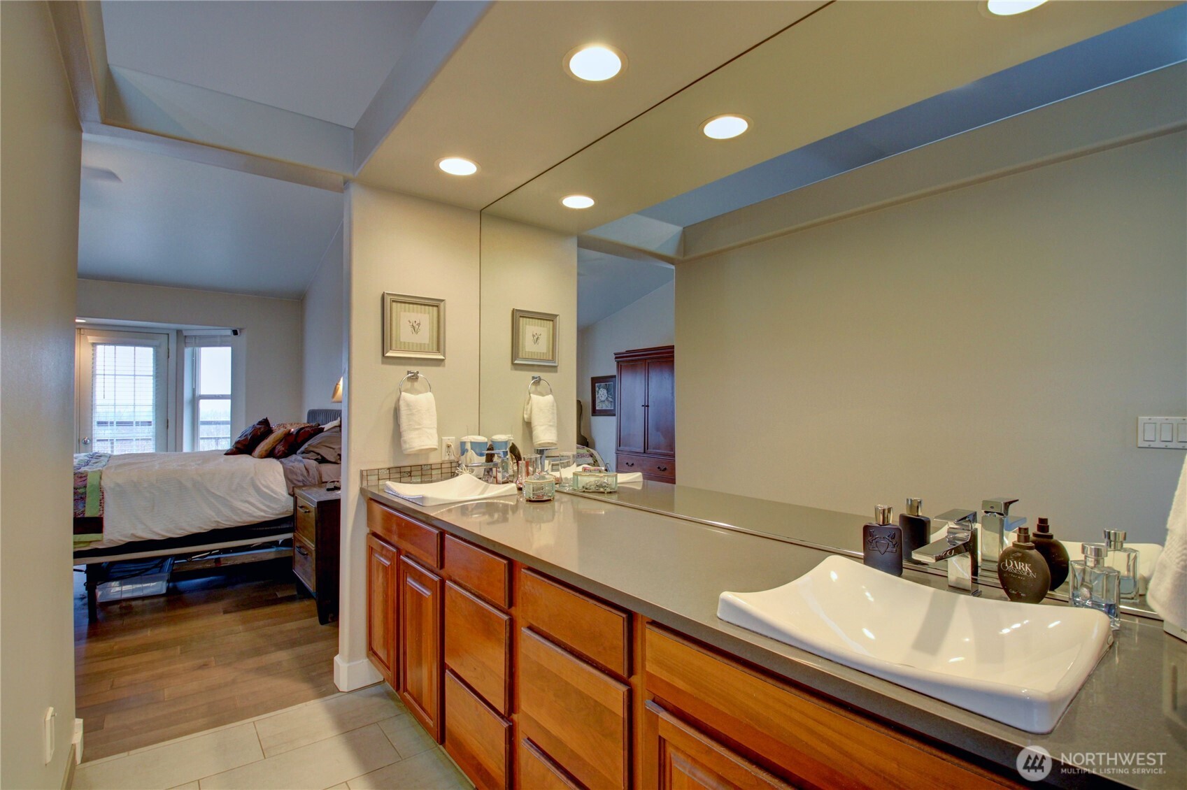 3200 Shelly Hill Road Mount Vernon, WA 98274 - Photo 16 of 39 a en suite bathroom with a sink and a mirror