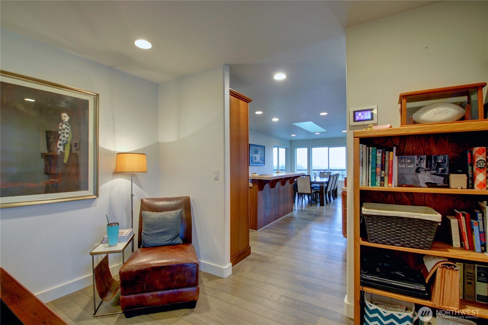 3200 Shelly Hill Road Mount Vernon, WA 98274 - Photo 21 of 39 a living room with furniture and a book shelf