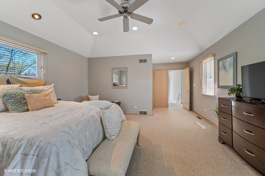 606 Juniper Road Glenview, IL 60025 - Photo 11 of 26 Gallery Image 11