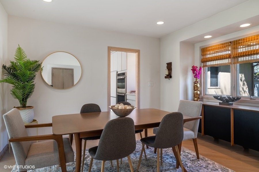 606 Juniper Road Glenview, IL 60025 - Photo 8 of 26 Gallery Image 8