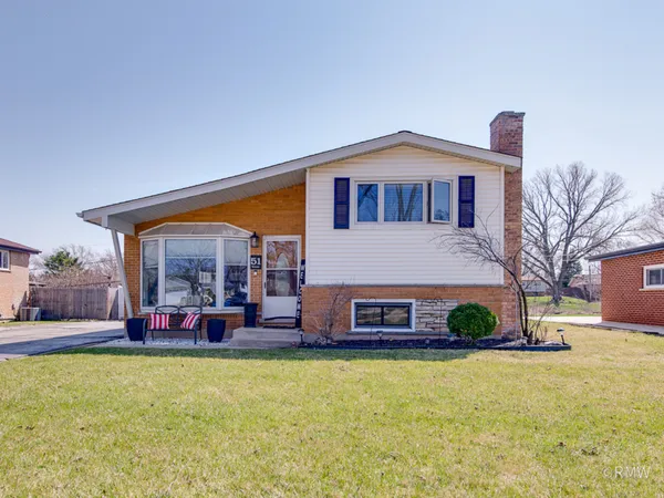 $385,000 | 51 Rozanne Drive, Addison, IL 60101