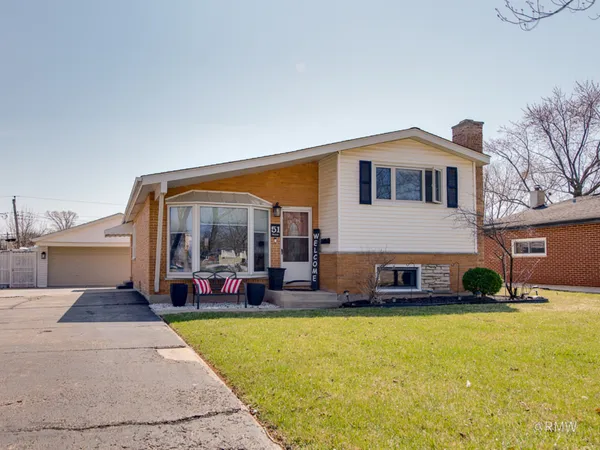 $385,000 | 51 Rozanne Drive, Addison, IL 60101