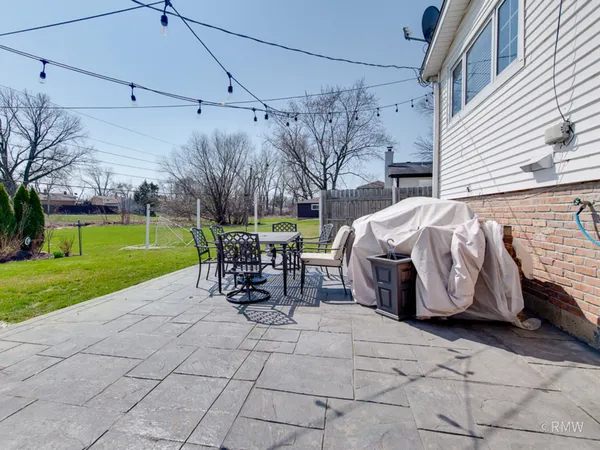 $385,000 | 51 Rozanne Drive, Addison, IL 60101