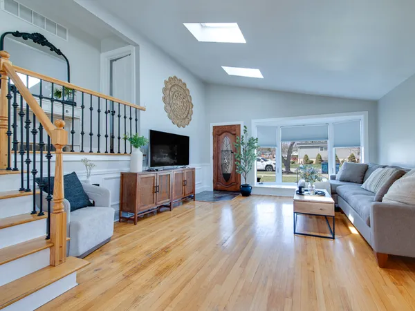 $385,000 | 51 Rozanne Drive, Addison, IL 60101