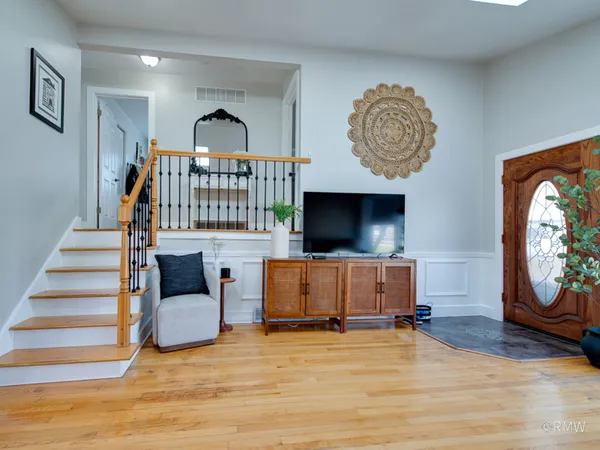 $385,000 | 51 Rozanne Drive, Addison, IL 60101