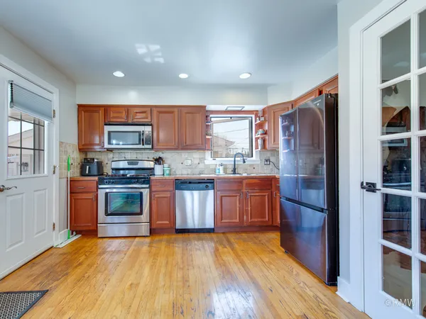 $385,000 | 51 Rozanne Drive, Addison, IL 60101