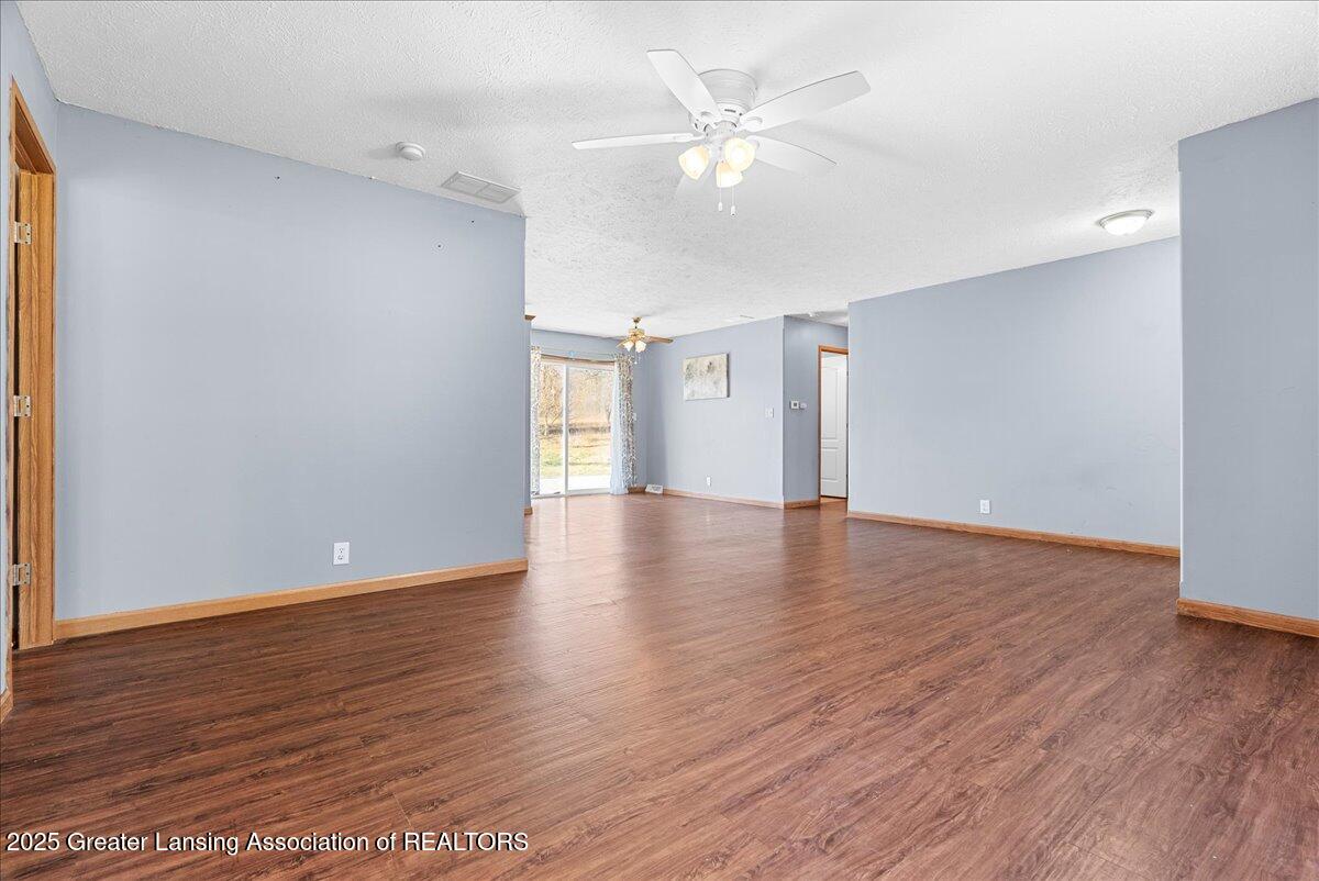 16445 29 Mile Road Albion, MI 49224 - Photo 15 of 37 Living Room