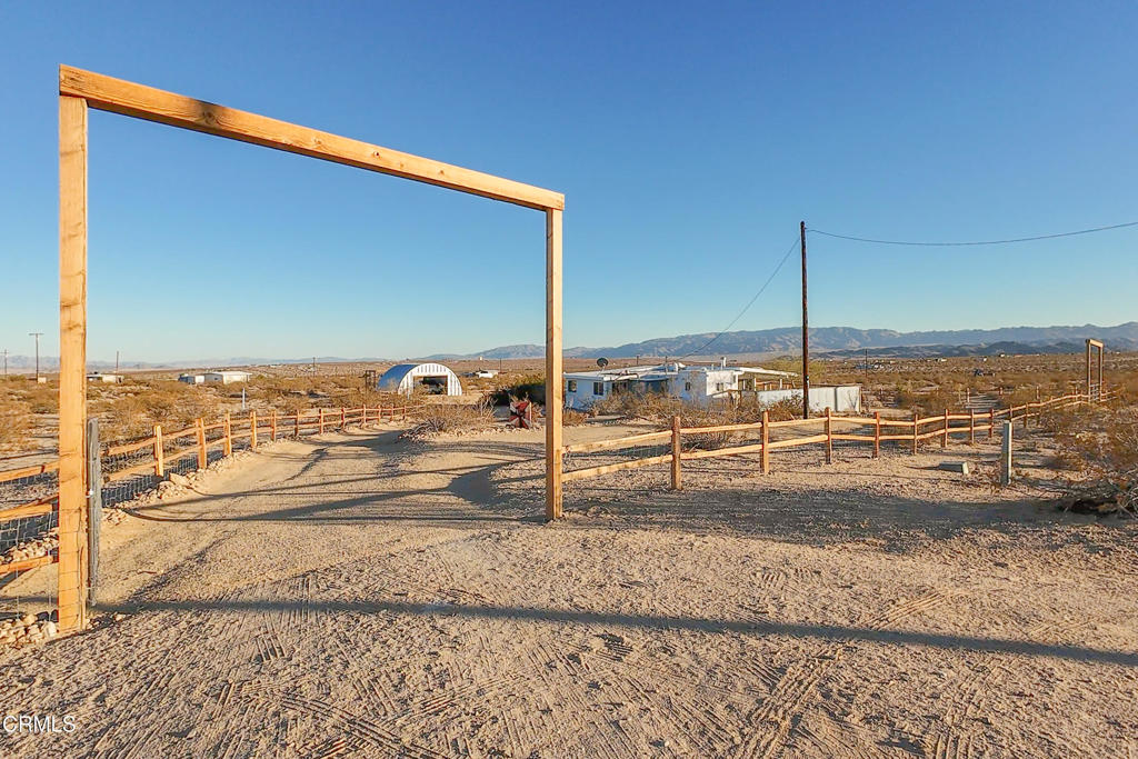 66336 Brant Crossing Road Joshua Tree, CA 92252 - Photo 26 of 27 Front Entry
