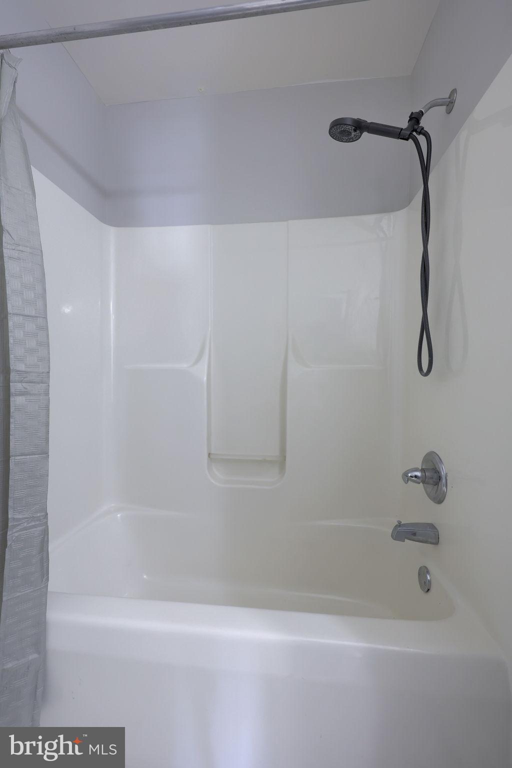 2904 Newport Way Reading, PA 19608 - Photo 23 of 35