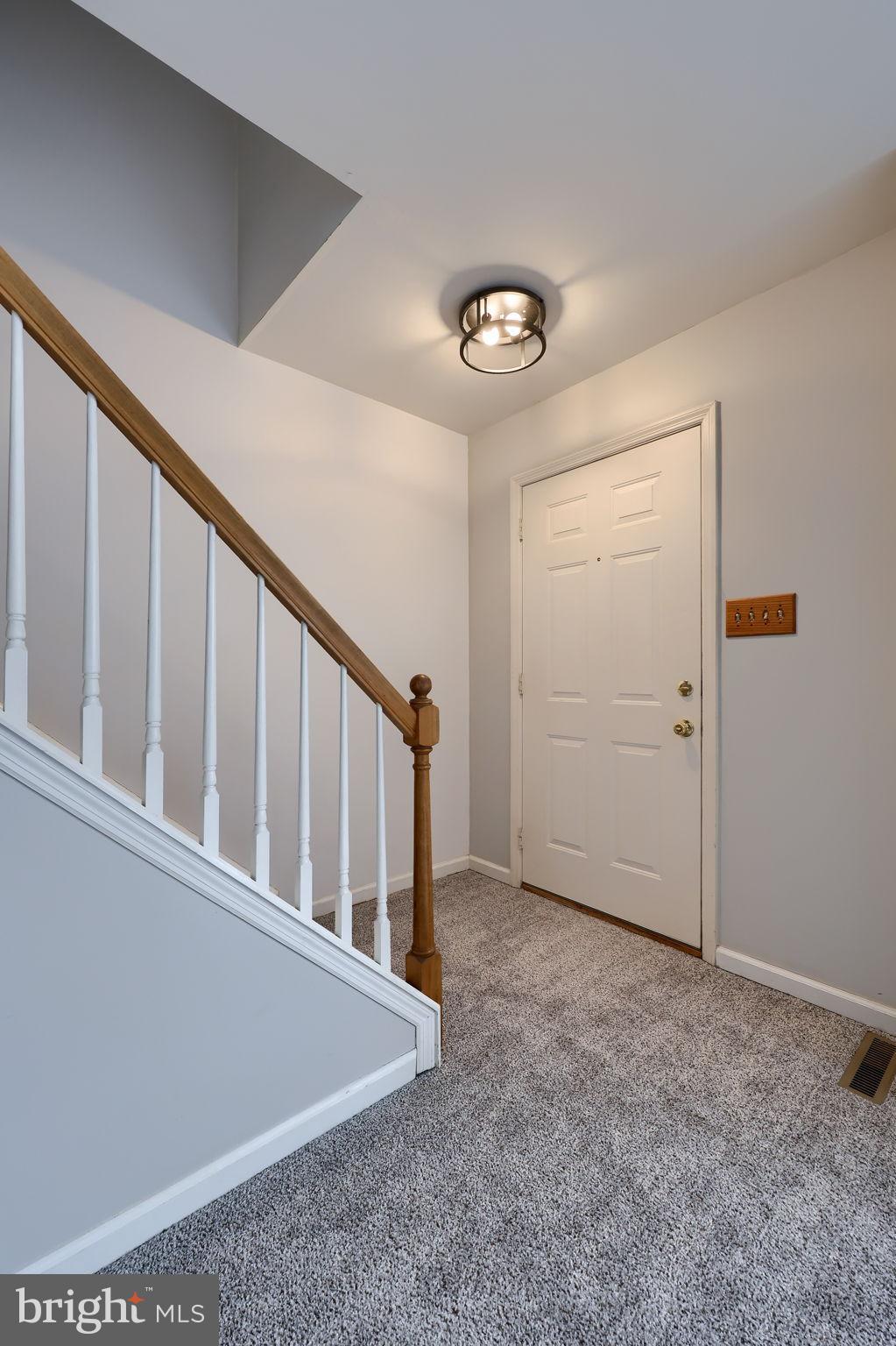 2904 Newport Way Reading, PA 19608 - Photo 4 of 35 Entryway