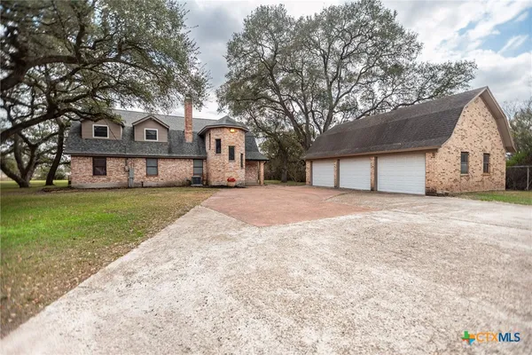 $450,000 | 363 Kolle Street, Inez, TX 77968